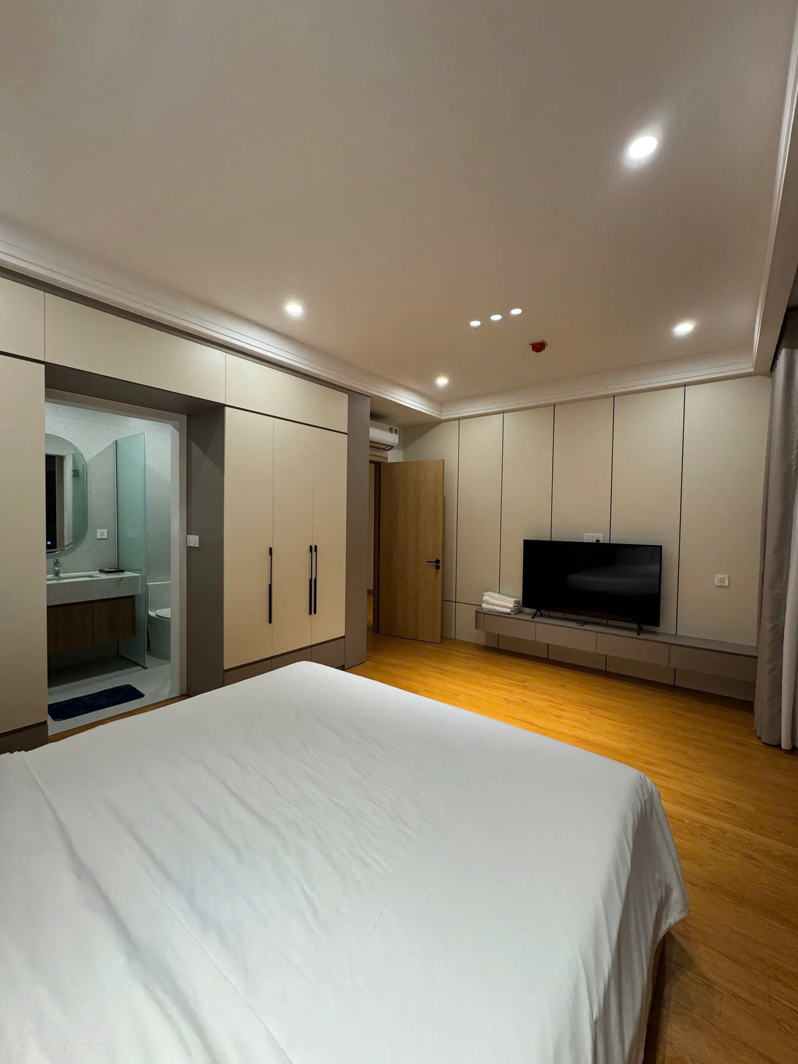 BT4-4 Regal Victoria — 4 Bedroom - photo 2