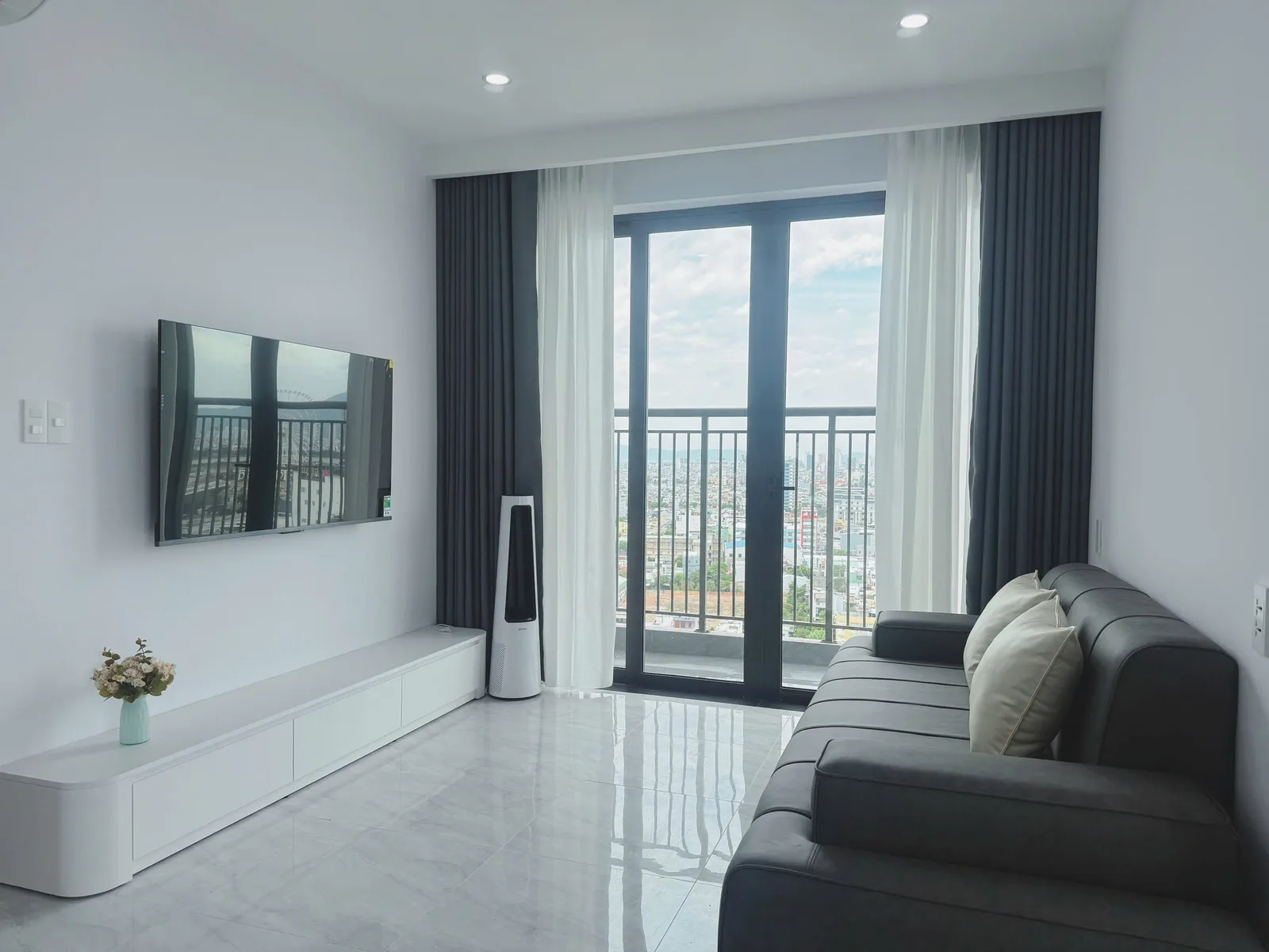 Vista Residence — 17th Floor Corner 2BR, River View